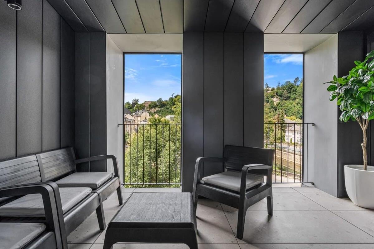 Appartamento Luxurious 2Br Apt With Balcony In Lussemburgo Esterno foto