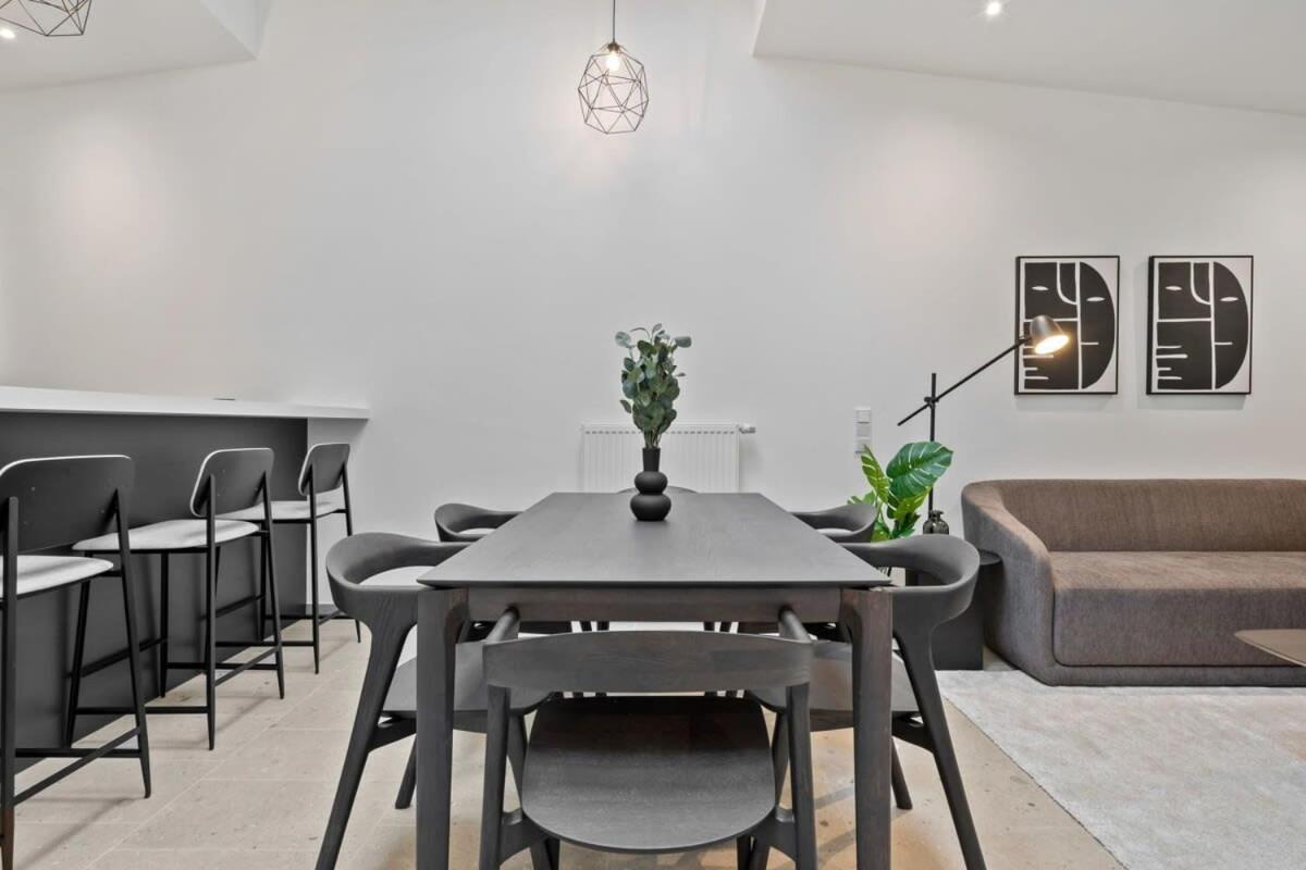Appartamento Luxurious 2Br Apt With Balcony In Lussemburgo Esterno foto