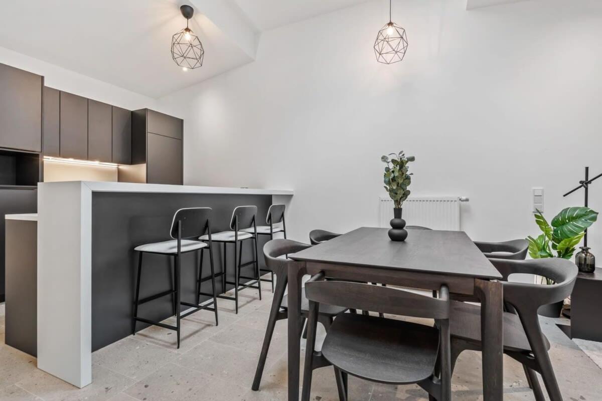Appartamento Luxurious 2Br Apt With Balcony In Lussemburgo Esterno foto