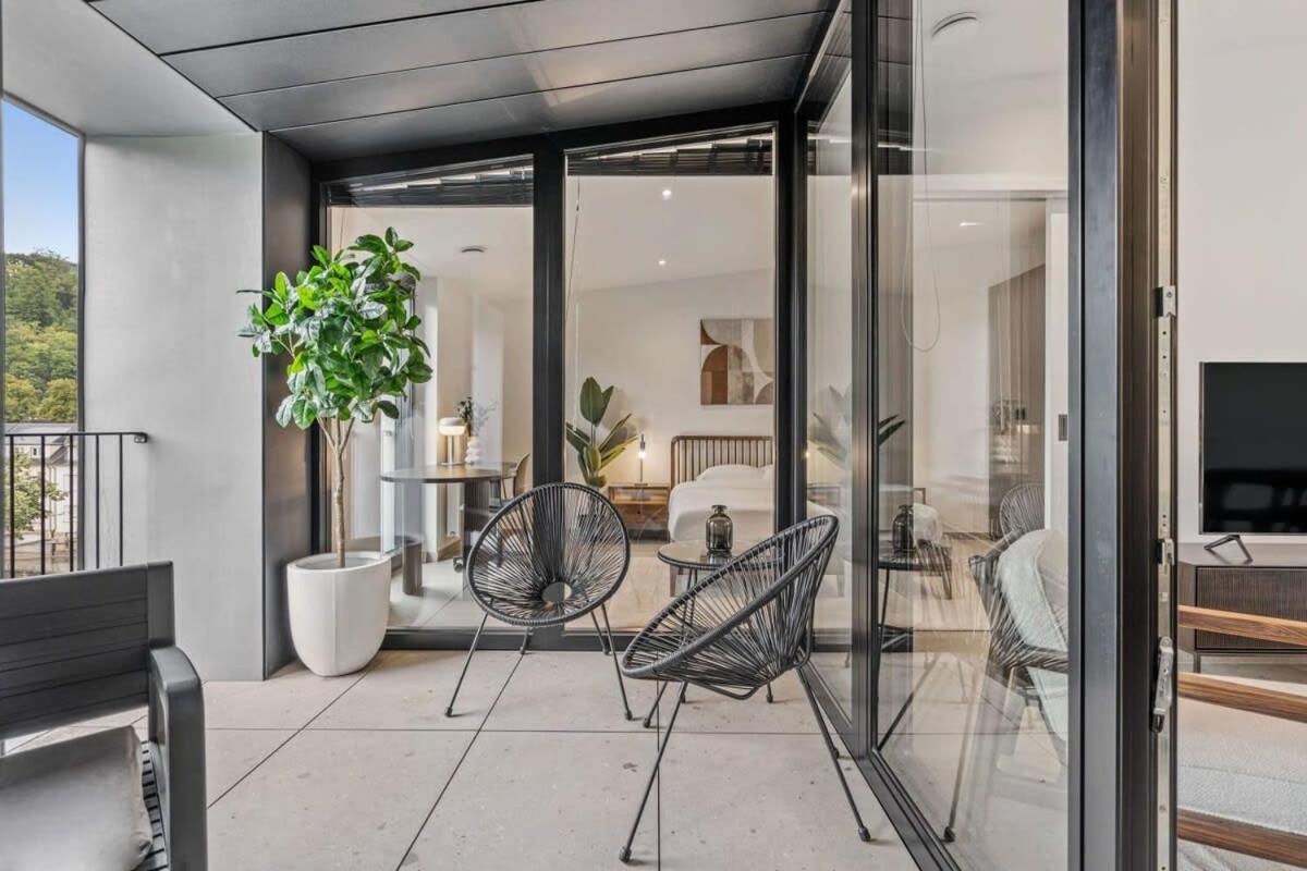 Appartamento Luxurious 2Br Apt With Balcony In Lussemburgo Esterno foto